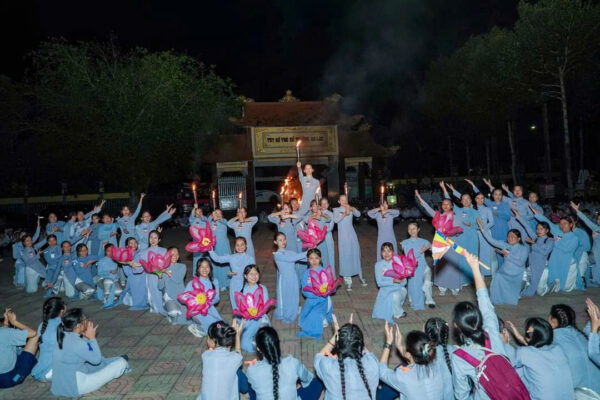 Bộ áo dài ngành nữ gia đình Phật Tử - Đoàn Phục Ngành Nữ - Hình ảnh 4